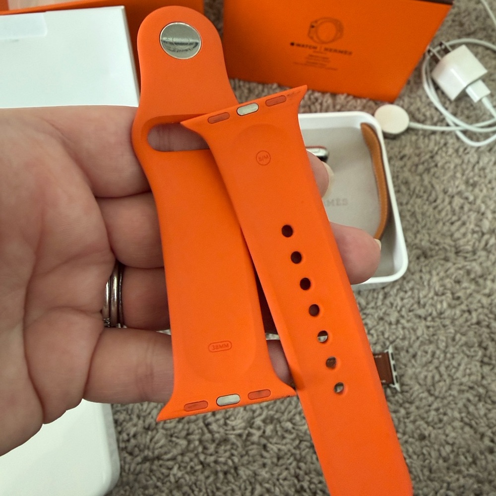 Hermes x Apple Watch Series 3 with Leather Band - Picture 4 of 6
